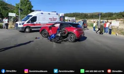 İzmir’de otomobil motosikletle çarpıştı