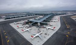 Türkiye'de 4 ayda hava yoluyla 64,2 milyonu aşkın yolcu seyahat etti