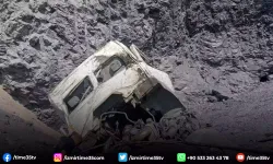 Uçuruma yuvarlanan kamyonun sürücüsü hayatını kaybetti