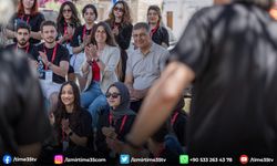 Başkan Tugay Çeşme'de genç tasarımcılarla buluştu