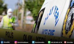 İzmir'de direğe çarpan sürücü yaşamını yitirdi