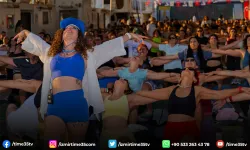 İzmir’de güneşi yoga ile uğurladılar