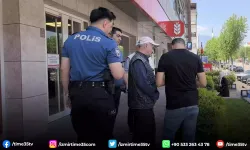 Yaşlı adamın 100 bin lirasını polis ekipleri kurtardı