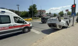 Yayaya yol veren otomobile çarpıp takla attı