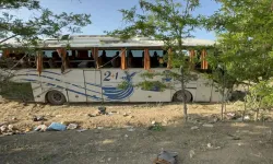 Yolcu otobüsü devrildi: 1 ölü, 23 yaralı