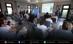 Efes Tarlası’nda şeftali üreticilerine özel eğitim