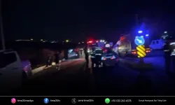 Foça’da gece yarısı feci kaza: 2’si ağır 7 yaralı