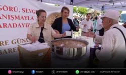 İzmir’de binlerce kişiye aşure dağıtıldı