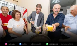Cemil Tugay, aşure etkinliğinde yurttaşlarla bir araya geldi