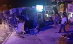 Kuşadası'nda tur midibüsü devrildi