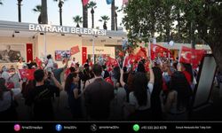 Bayraklı standında Zafer Bayramı coşkusu