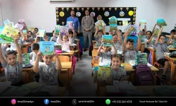 Bornova’dan minik öğrencilere kırtasiye desteği