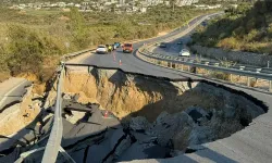 Söke-Kuşadası Karayolu'nda yol çöktü