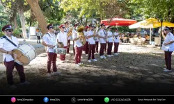 Karşıyaka Belediye Bandosu’ndan sokak konserleri