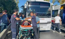 Tur otobüsüyle yolcu midibüsü çarpıştı