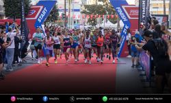 9 Eylül İzmir Yarı Maratonu renkli görüntülere sahne oldu