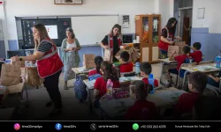 Bornova Belediyesi’nden öğrencilere ilk gün desteği