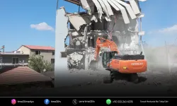 Bayraklı’da 5 katlı kaçak yapı yıkıldı