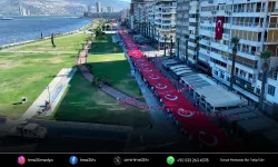 İzmir’de kurtuluş coşkusu: 350 metrelik bayrakla yürüyüş