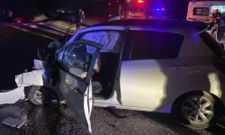 Minibüs ile otomobil kafa kafaya çarpıştı; 9 yaralı