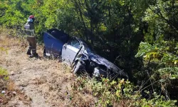 Şarampole uçan otomobildeki 3 kişi yaralandı