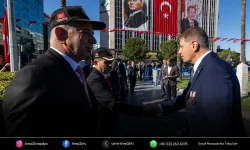 Başkan Tugay gazileri ağırladı: “Sizi ailem gibi görüyorum”