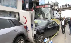 Çekmeköy'de İETT otobüsü durağa daldı