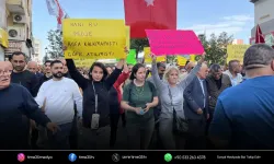 Pazarcı esnafından Karşıyaka'da oturma eylemi