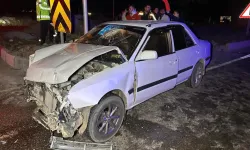 İki araç çarpıştı: 1'i bebek 10 yaralı