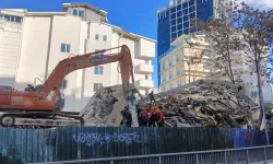 Kontrollü yıkımda bina bir anda çöktü