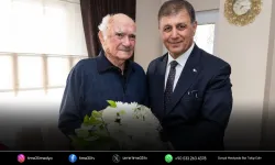 Başkan Tugay lise öğretmenini ziyaret etti