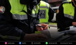 Belediye aracında alkol rezaleti: Vize de yok, sigorta da!