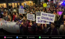 CHP İzmir’in kadınları şiddete karşı sahaya indi