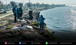 Doğaseverler Karşıyaka'da kıyı temizliği yaptı