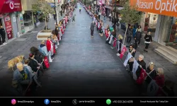 Karşıyakalılar “Ata’ya Saygı Zinciri”nde buluştu