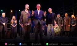 İzmir’de tiyatro gecesi: “Cadı Kazanı” ayakta alkışlandı!