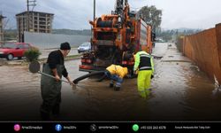 İzmir’de şiddetli yağış alarmı: Ekipler seferber oldu