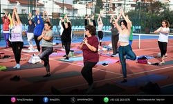 Kuşadası’nda Tenis Kulübünde Yoga Buluşması