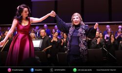 Bedia Akartürk’ten AASSM’de sürpriz konser