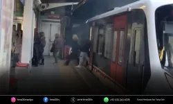 İzmir'de metro vagonu raydan çıktı