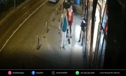 Konak’ta ilginç olay: vitrin camını kafasıyla kırdı