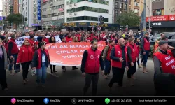 İZENERJİ ve İZELMAN’da iş durdu: İşçiler çıplak ayak yürüdü