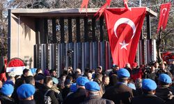 Kayseri'de terör saldırısında şehit olan 15 asker anıldı