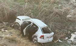 Otomobil şarampole devrildi: 1 ölü, 2 yaralı