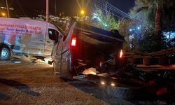Kamyonet, park halindeki araca çarptı; 1 ölü, 2 yaralı