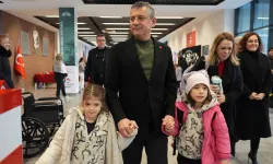 Özgür Özel, Ferdi Zeyrek'in kızlarını okula götürdü