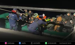İzmir açıklarında 50 düzensiz göçmen yakalandı
