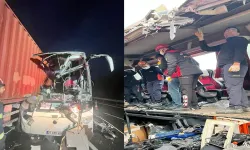 Yolcu otobüsü, otoyolda TIR'a çarptı; 6 ölü, 11 yaralı