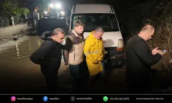 Bornova Belediyesi su baskınlarına anında müdahale etti