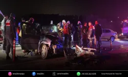 İzmir’de iki otomobil çarpıştı: 2’si ağır 6 yaralı